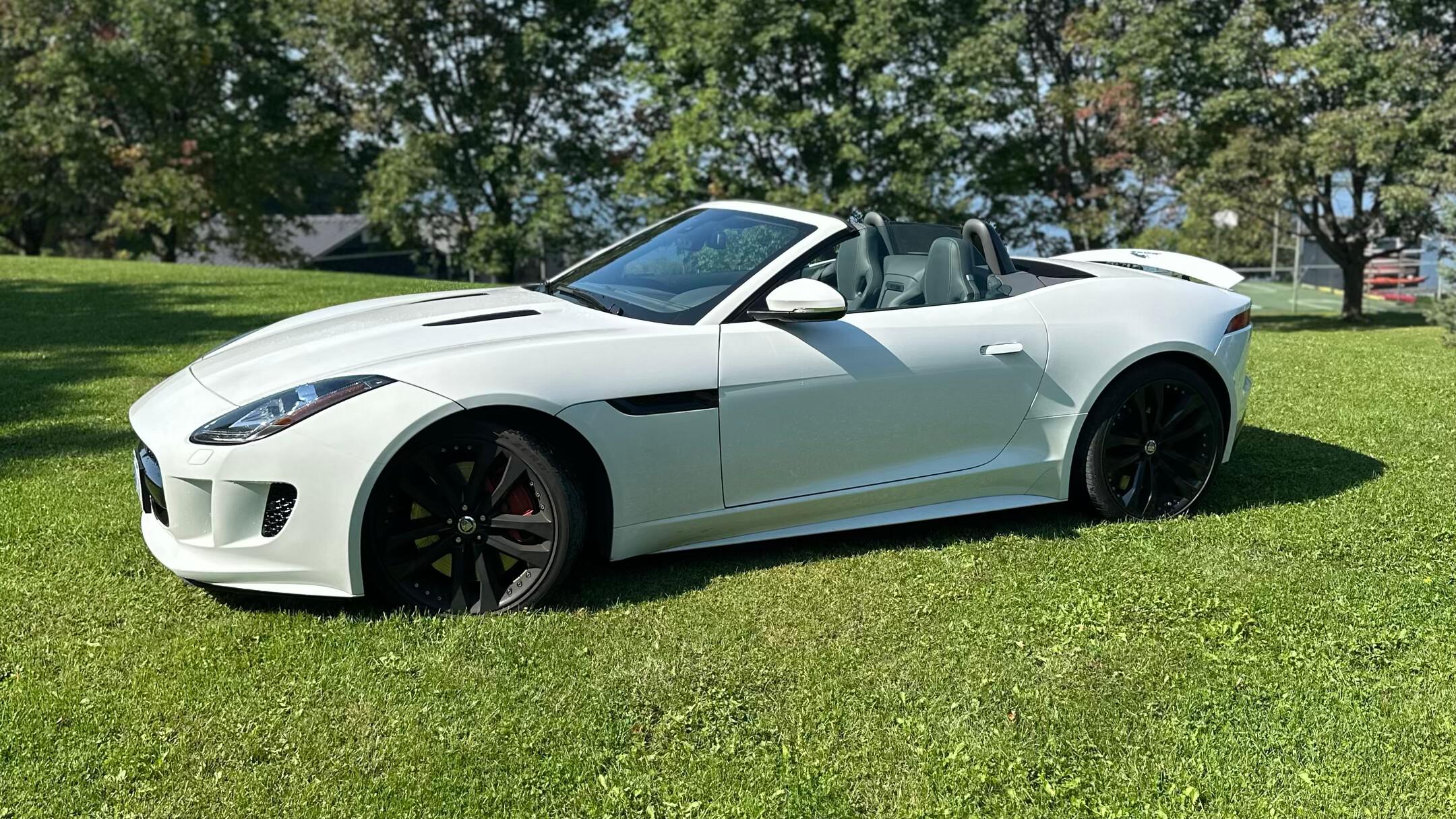 Jaguar F-TYPE 2014 à 
