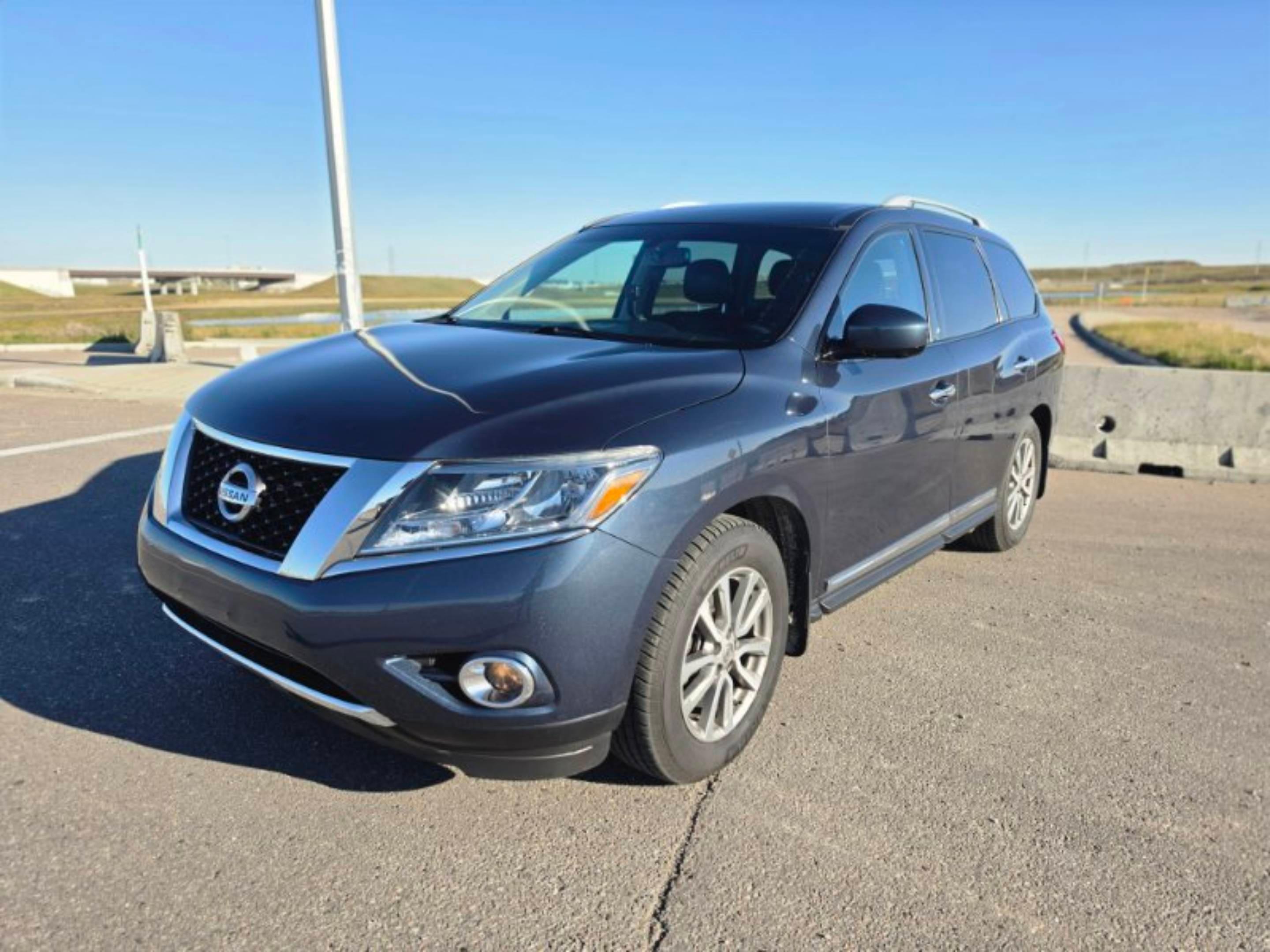 Nissan Pathfinder 2015 in Calgary, AB