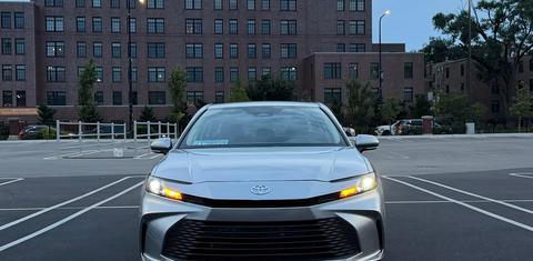 Toyota Camry Hybrid 2026