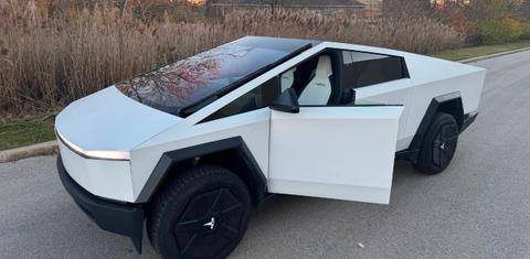 Tesla Cybertruck 2025