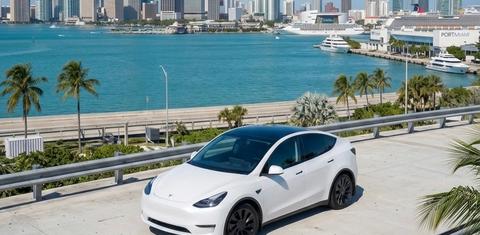 Tesla Model Y 2025