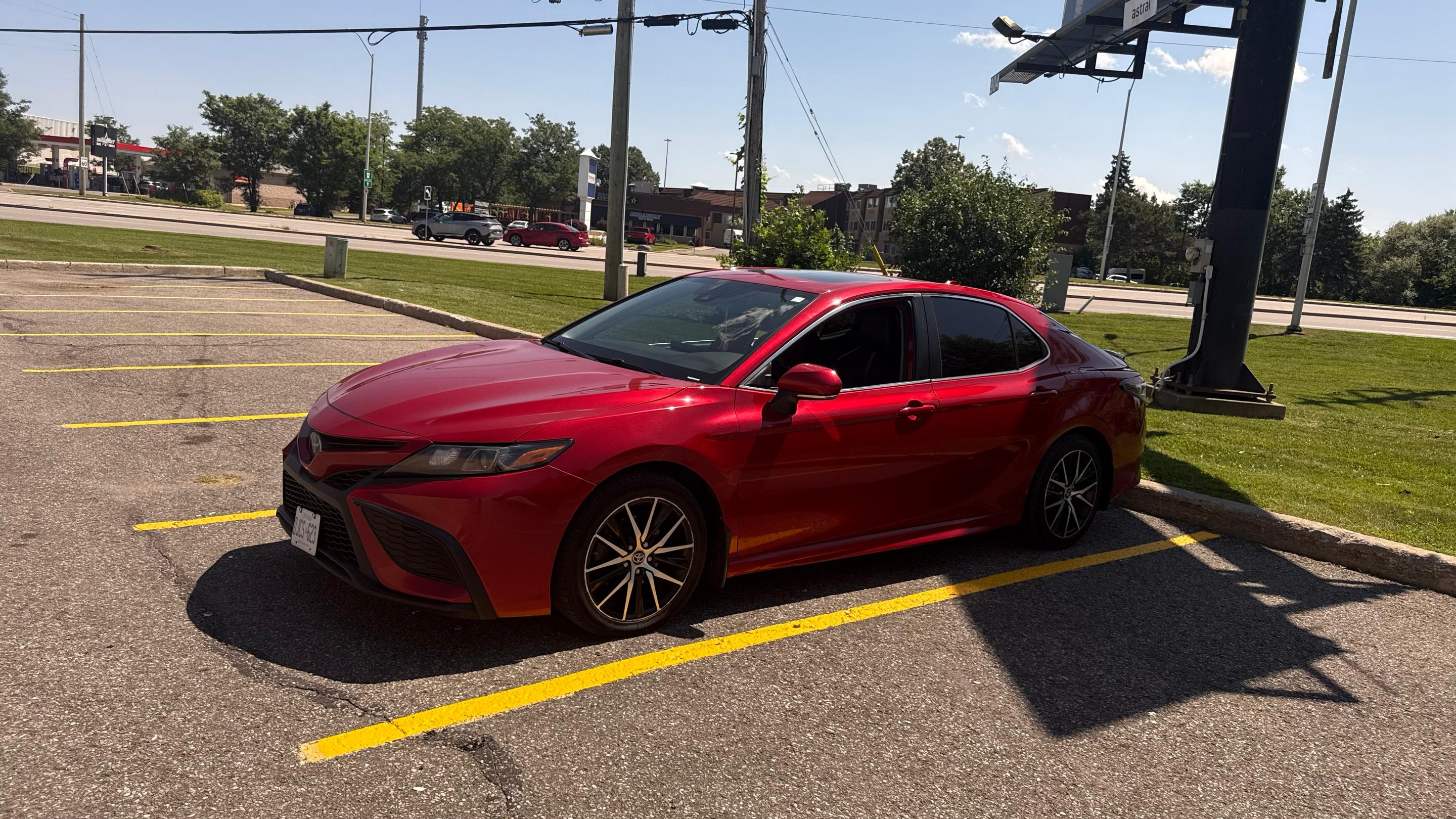 Toyota Camry Hybrid 2022 in Ottawa, ON