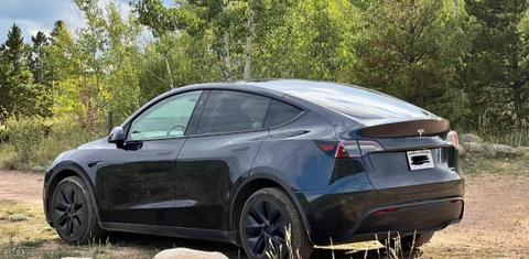 Tesla Model Y 2025