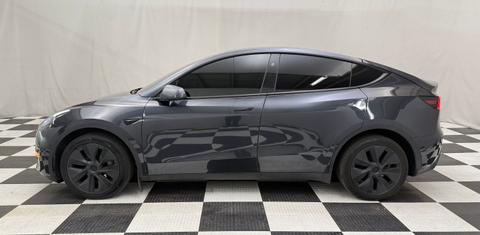 Tesla Model Y 2025