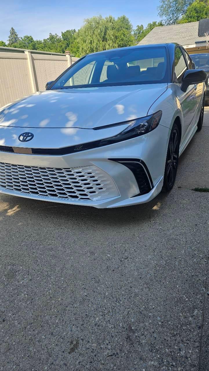 Toyota Camry Hybrid 2025 in Flint, MI