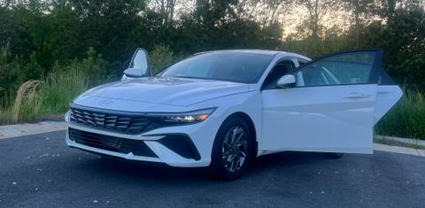 Hyundai Elantra 2024