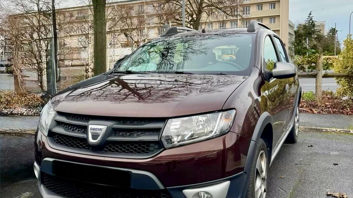 Dacia SANDERO 2016 in Caen
