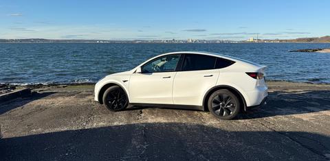 Tesla Model Y 2024