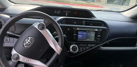 Toyota Prius c 2016