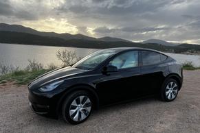 Tesla Model Y 2022 in Aurora
