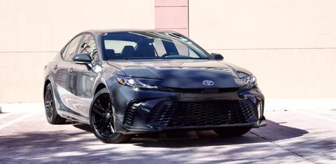 Toyota Camry Hybrid 2026