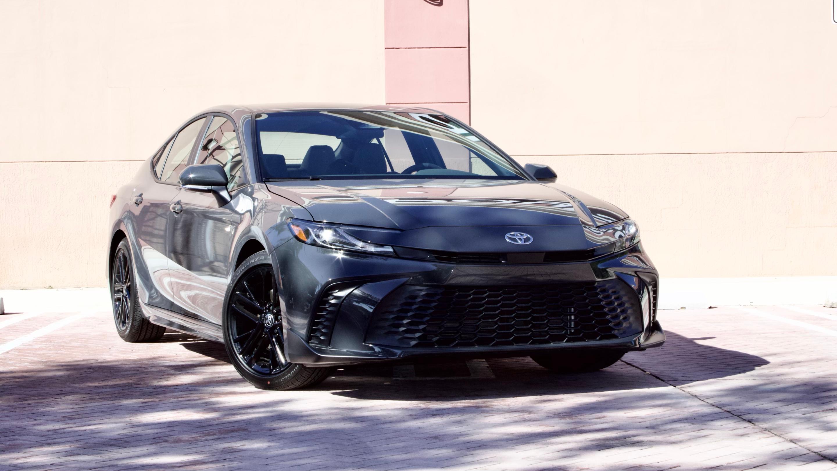 Toyota Camry Hybrid 2026 in 
