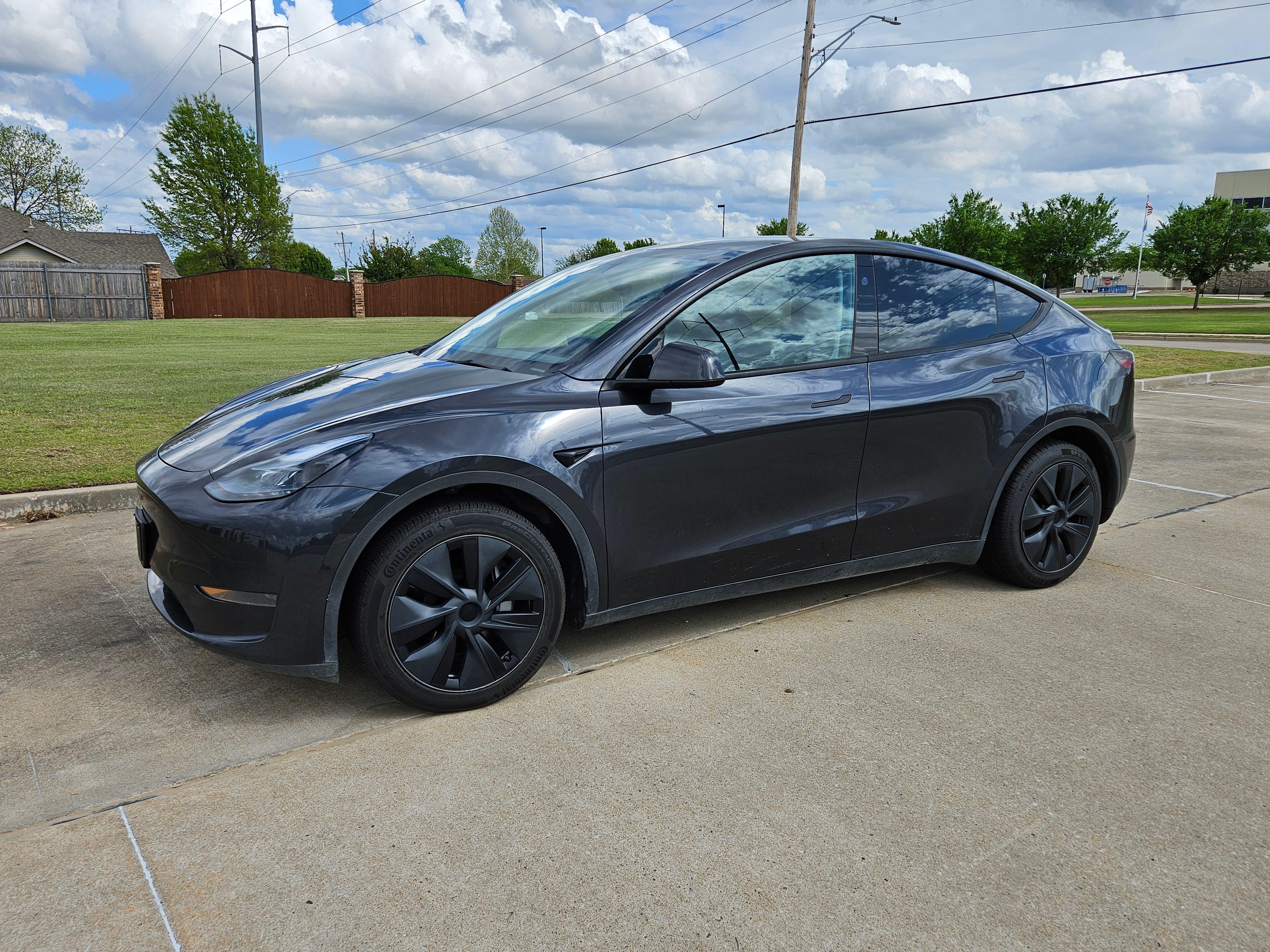 Tesla Model Y 2024 in Moore, OK