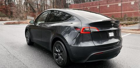 Tesla Model Y 2025