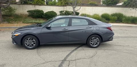 Hyundai Elantra 2024