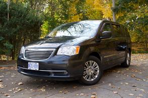 Chrysler Town & Country car