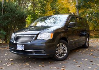 Chrysler Town & Country car