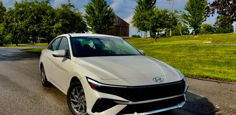Hyundai Elantra Hybrid 2026