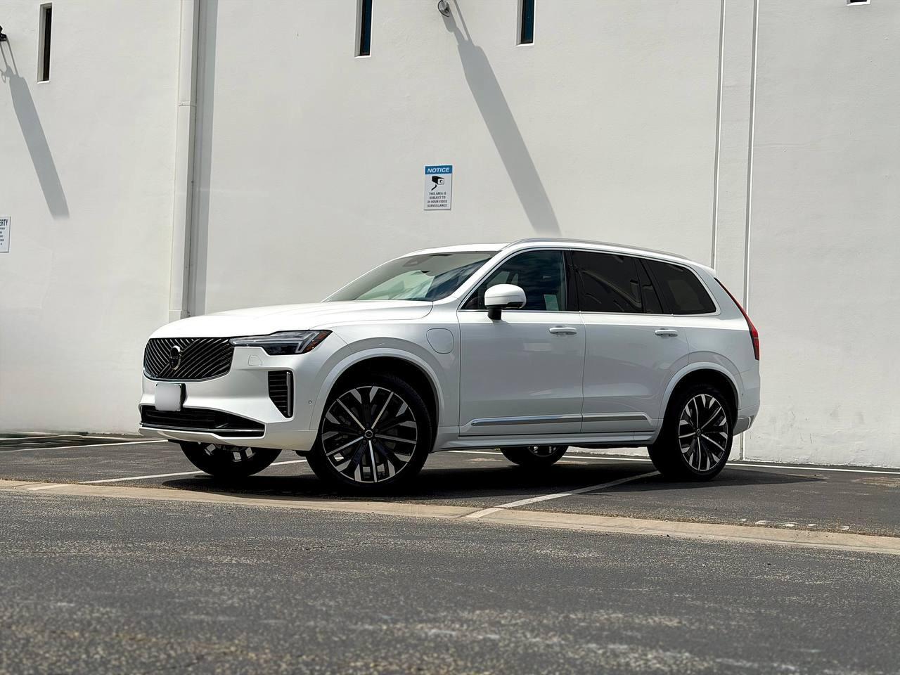 Volvo XC90 Plug-In Hybrid 2026 in 