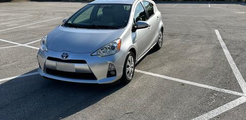 Toyota Prius c 2014