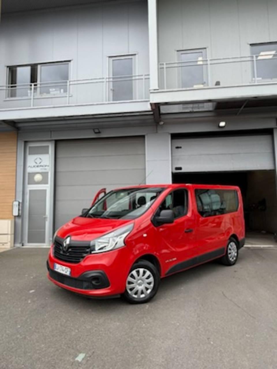 Renault TRAFIC III 2017 à Sèvres