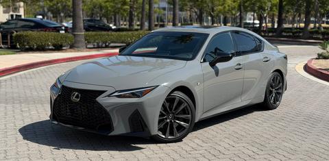 Lexus IS 2025