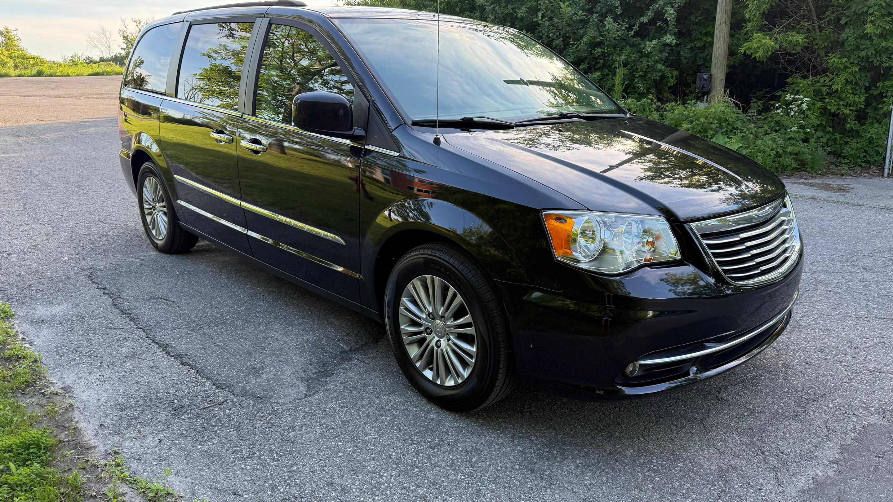 Chrysler Town & Country 2016 in Montréal, QC