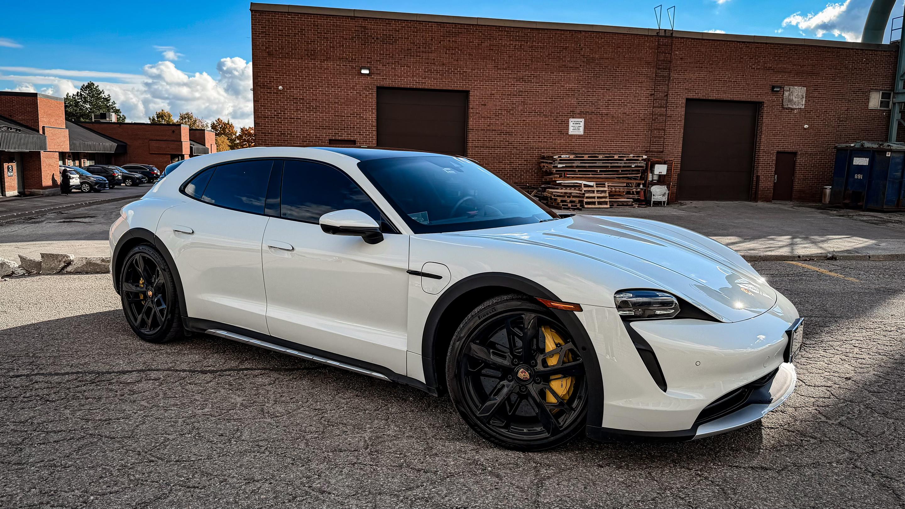 Porsche Taycan 2023 in Markham, ON