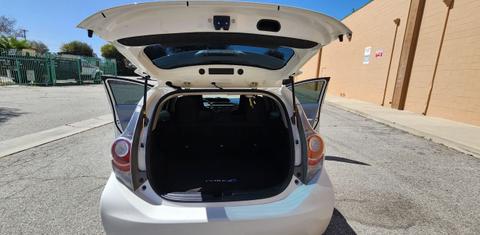 Toyota Prius c 2014