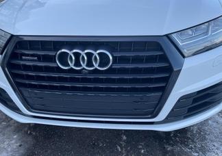 Audi Q7 car