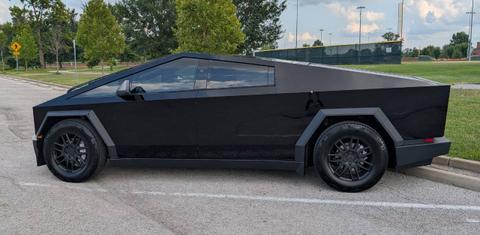 Tesla Cybertruck 2025