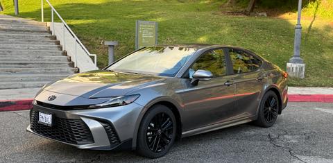 Toyota Camry Hybrid 2026