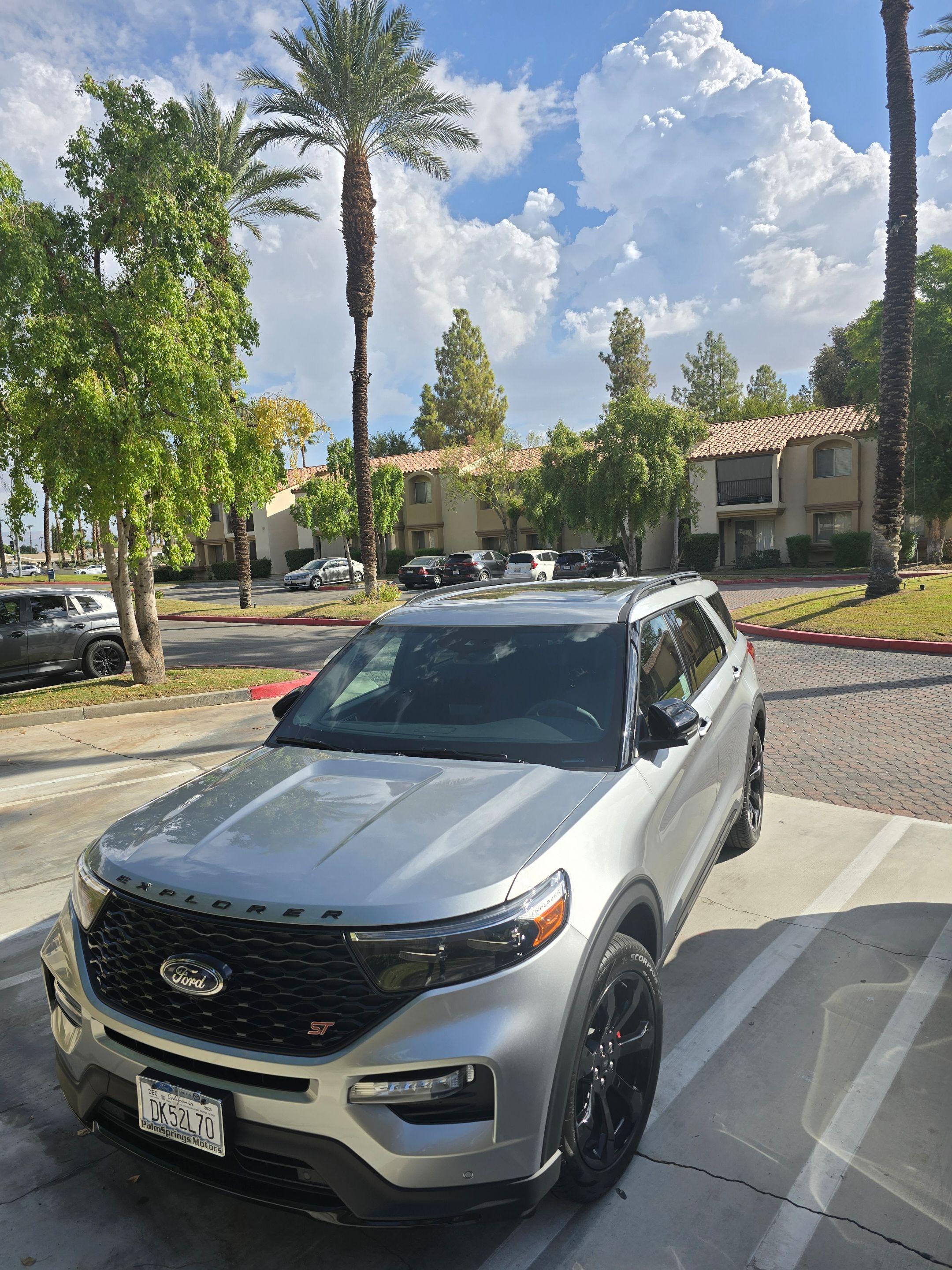 Ford Explorer 2024 in Palm Desert, CA