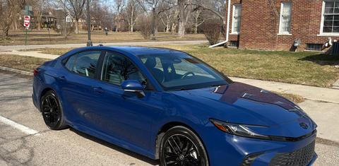 Toyota Camry Hybrid 2025